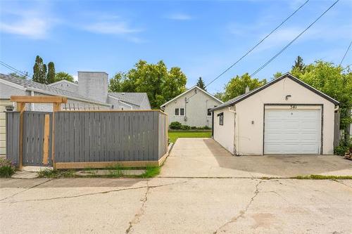 341 Smithfield Ave, Winnipeg, MB 