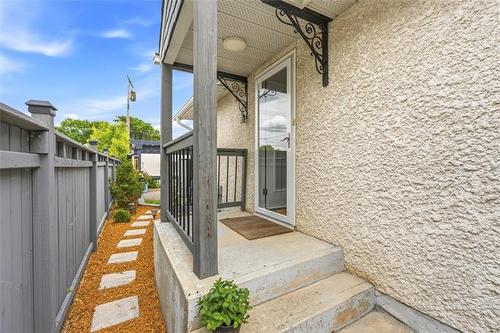 341 Smithfield Ave, Winnipeg, MB 