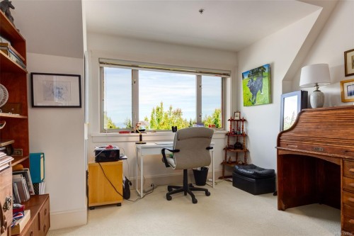 #302-222 Second Ave West, Qualicum Beach, BC 