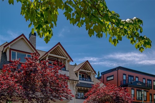 #302-222 Second Ave West, Qualicum Beach, BC 