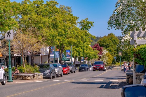 #302-222 Second Ave West, Qualicum Beach, BC 