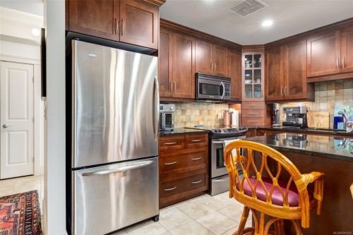 #302-222 Second Ave West, Qualicum Beach, BC 