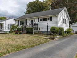 34 Wade Street  Kentville, NS B4N 1B6