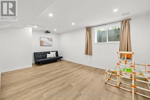 91 Winnegreen Court, Ottawa, ON 