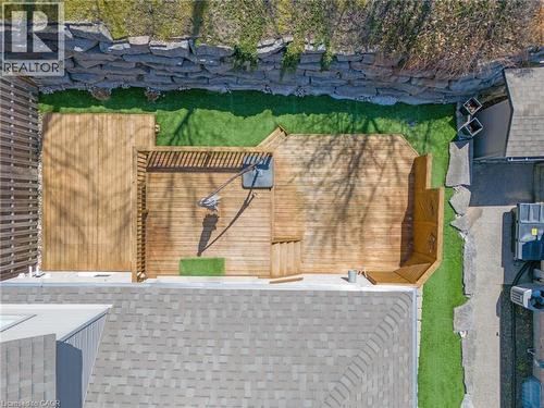 Multi-level wood deck featuring built-in privacy screens and steps - 227 Chestnut Hill Crescent, Kitchener, ON - Outdoor
