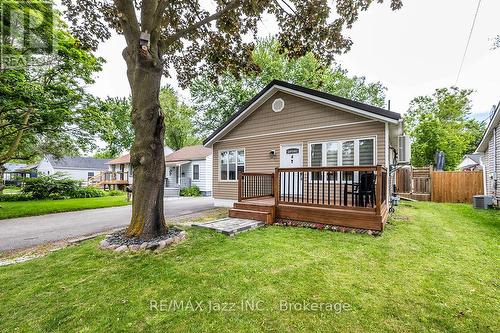 4 MAPLE STREET  Ajax (Central), ON L1S 1V6