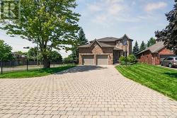 12 MCCULLOUGH COURT  Barrie, ON L4N 8M3