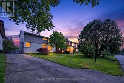 23 GRAYSTONE GARDENS  Toronto, ON M8Z 3C2