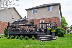 Large back deck for entertaining - 