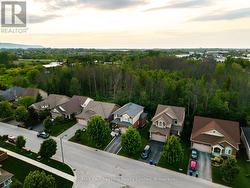 Backing onto greenspace - 