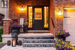 Welcoming front patio - 