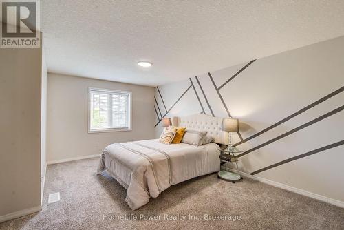 208 Featherstone Crescent, Kitchener, ON 