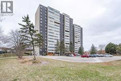 225 HARVARD Place Unit# 811 Waterloo, ON N2J 4H4