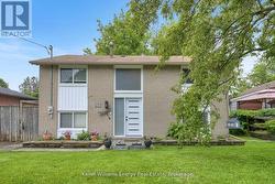 906 CENTRE STREET N Whitby (Williamsburg), ON L1N 4V1