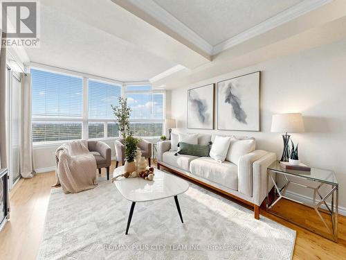 1717 - 268 RIDLEY BOULEVARD  Toronto, ON M5M 4N3