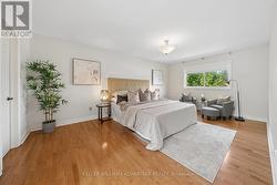 Huge principal bedroom - 