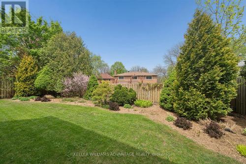 Lovely landscaping - 72 Bonacres Avenue, Toronto, ON 