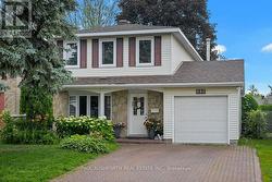 157 CRAIG HENRY DRIVE Ottawa, ON K2G 3Z8