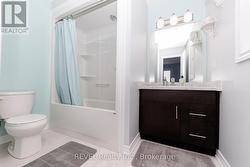 BATHROOM 3 - 