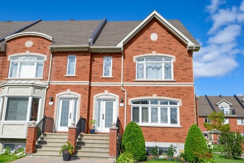 Front of Structure - 22 Tsse Monet, Pointe-Claire, QC 