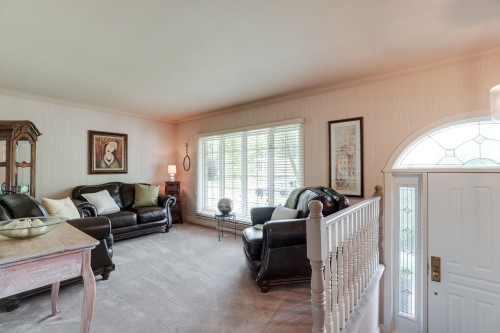 Salon - 47 Rue Leber, Repentigny (Repentigny), QC 