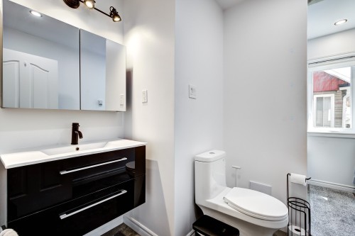 Salle de bains - 36 Av. Dubé, Montréal-Est, QC 