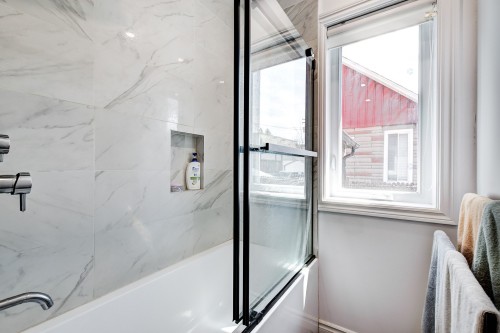 Salle de bains - 36 Av. Dubé, Montréal-Est, QC 