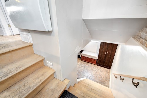 Escalier - 36 Av. Dubé, Montréal-Est, QC 