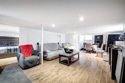 Salle familiale - 36 Av. Dubé, Montréal-Est, QC 