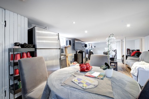 Salle familiale - 36 Av. Dubé, Montréal-Est, QC 