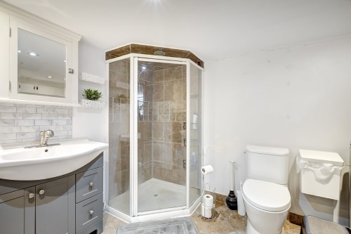 Salle de bains - 36 Av. Dubé, Montréal-Est, QC 