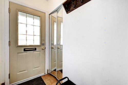 Hall d'entrée/Vestibule - 36 Av. Dubé, Montréal-Est, QC 