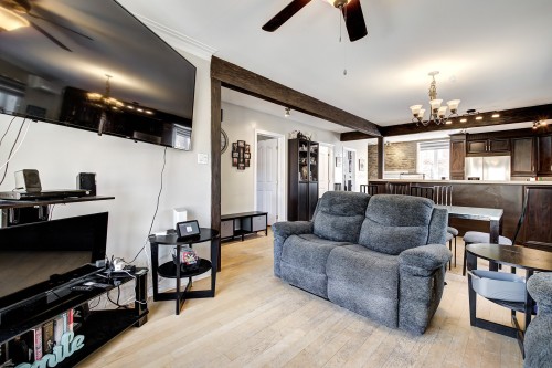 Salon - 36 Av. Dubé, Montréal-Est, QC 