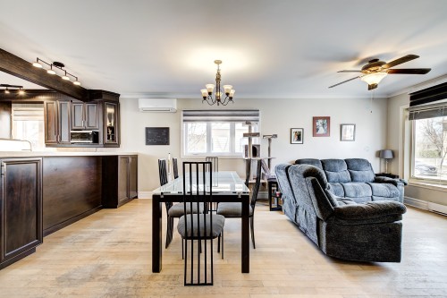 Salle à manger - 36 Av. Dubé, Montréal-Est, QC 