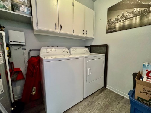 Laundry - 303-5250 Rue Riviera, Montréal (Pierrefonds-Roxboro), QC 