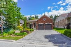 32 OAKSIDE DRIVE  Uxbridge, ON L9P 2A4