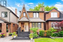 34 DONEGALL DRIVE Toronto, ON M4G 3G5