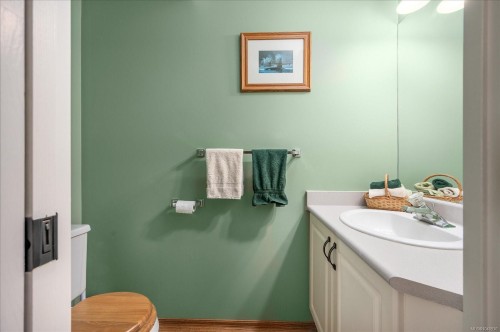 6642 Nathan Rd, Nanaimo, BC 