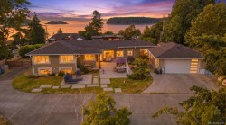 2565 Departure Bay Rd Nanaimo, BC V9S 3W2