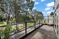 #402-1531 Elford St Victoria, BC V8R 3X9
