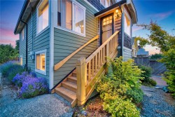 726 Haliburton St Nanaimo, BC V9R 4W7