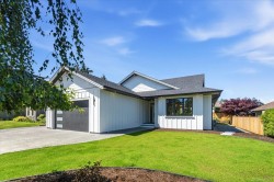 846 Woodside Cres Qualicum Beach, BC V9K 2K8