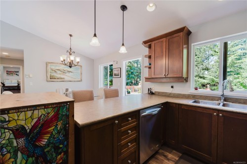 2925 Marshall Rd, Qualicum Beach, BC 