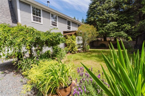 2925 Marshall Rd, Qualicum Beach, BC 