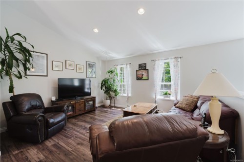 2925 Marshall Rd, Qualicum Beach, BC 