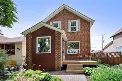 800 Spruce ST  Winnipeg, MB R3G 2Z6