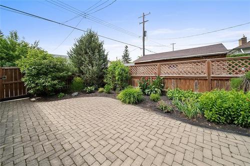 800 Spruce St, Winnipeg, MB 