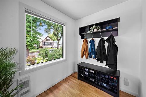 800 Spruce St, Winnipeg, MB 