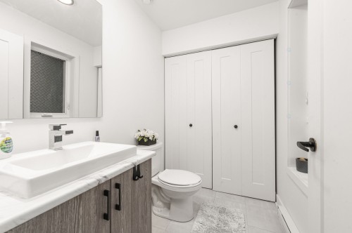 Salle de bains - D-1 Av. De Galais, Laval (Laval-Des-Rapides), QC 