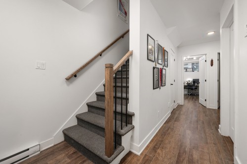 Escalier - D-1 Av. De Galais, Laval (Laval-Des-Rapides), QC 